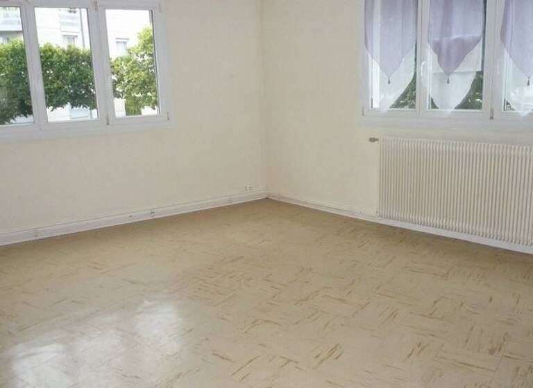 Appartement à louer 650 € 3 pièces 1<br/>chambre 72 m²<br/>superficie 1er<br/>étage Sainte Thérèse-Demi Lune Caen 14000