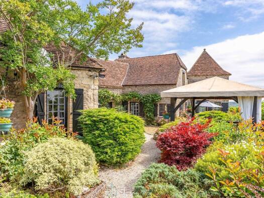 Maison à vendre 305 000 € 7 pièces 3 chambres 135 m² 375 m² de terrain Fanlac 24290