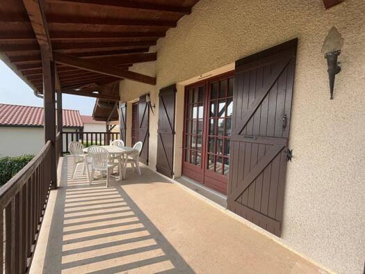 Villa à vendre 330 000 € 10 pièces 5 chambres 215 m² 2 000 m² de terrain Saint-Jean-sur-Veyle 01290