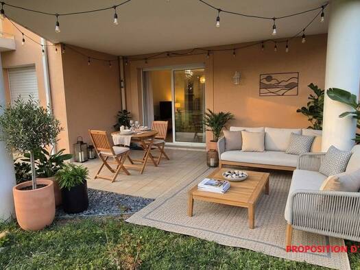 Appartement à vendre 250 000 € 3 pièces 2 chambres 81 m² RDC/3 Bizanos 64320