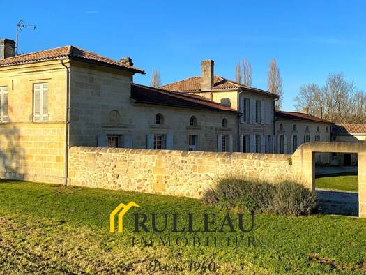 Villa à vendre 1 680 000 € 30 pièces 20 chambres 1 318 m² 65 000 m² de terrain St Laurent d Arce 33240
