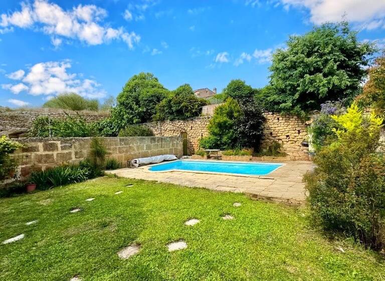 Maison à vendre 649 000 € 8 pièces 6<br/>chambres 195 m²<br/>superficie 350 m²<br/>terrain Salon de Provence 13300