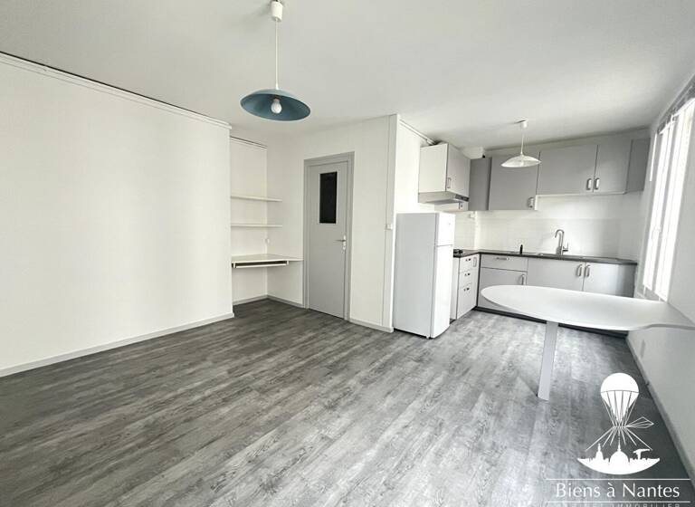 Appartement à vendre 174 500 € 2 pièces 1<br/>chambre 36 m²<br/>superficie 3/4<br/>étage Centre Ville Nantes 44000