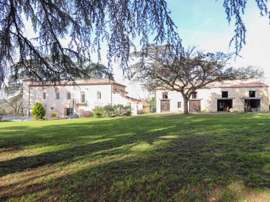 Maison à vendre 1 837 000 € 12 pièces 7 chambres 476 m² 157 130 m² de terrain Agen 47000