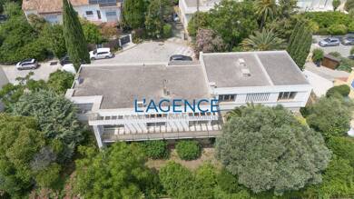 Villa à vendre 1 144 000 € 10 pièces 8 chambres 464 m² 1 011 m² de terrain Centre Hyeres 83400