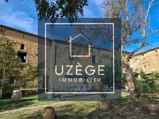 Ferme à vendre 850 000 € 20 pièces 1 chambre 210 m² 2 500 m² de terrain Centre Est Uzes 30700