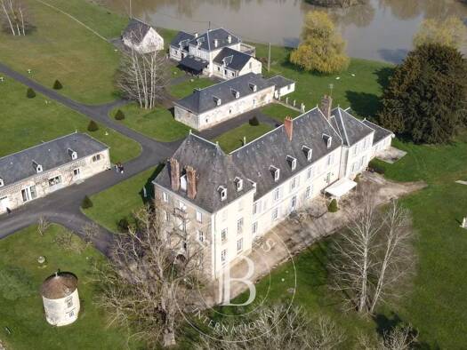 Château à vendre 1 389 500 € 41 pièces 25 chambres 930 m² Levroux 36110