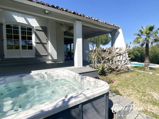 Villa à vendre 790 000 € 7 pièces 4 chambres 200 m² 3 290 m² de terrain Langlade 30980