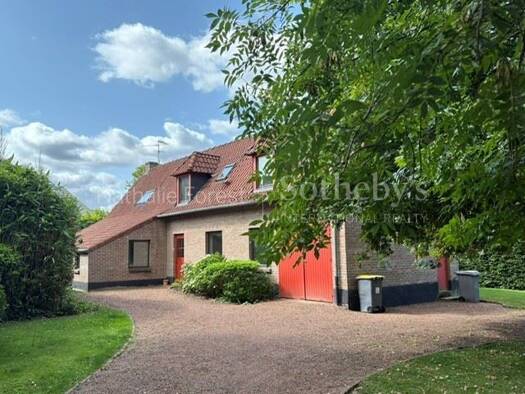 Maison à louer 2 990 € 7 pièces 4 chambres 180 m² 1 467 m² de terrain Croix 59170