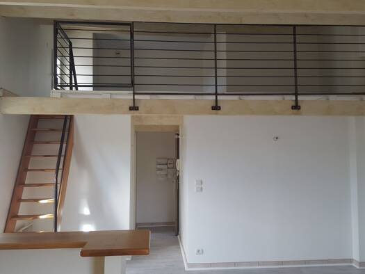 Appartement à louer 491 € 1 pièce 36 m² Étage 3/3 Besse-sur-Issole 83890