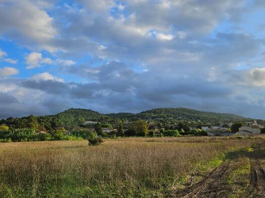 Terrain constructible à vendre 128 000 € 303 m² de terrain Villelaure 84530