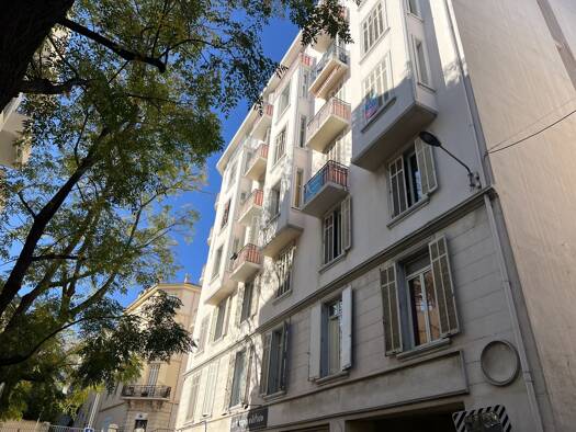 Appartement à vendre 265 000 € 3 pièces 2 chambres 70 m² Étage 4/6 Cannes 06400