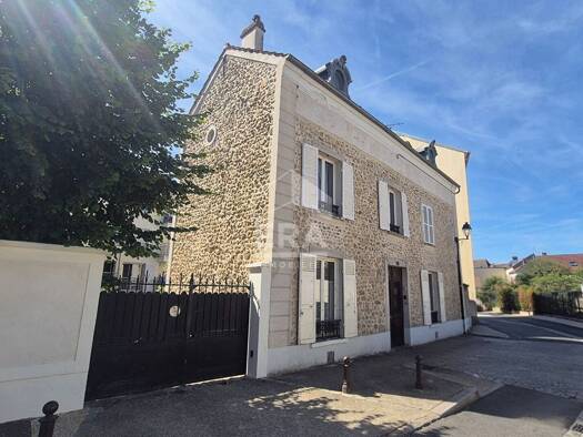 Maison à vendre 350 000 € 5 pièces 4 chambres 125 m² 350 m² de terrain Leclerc-Centre Ouest Brie-Comte-Robert 77170