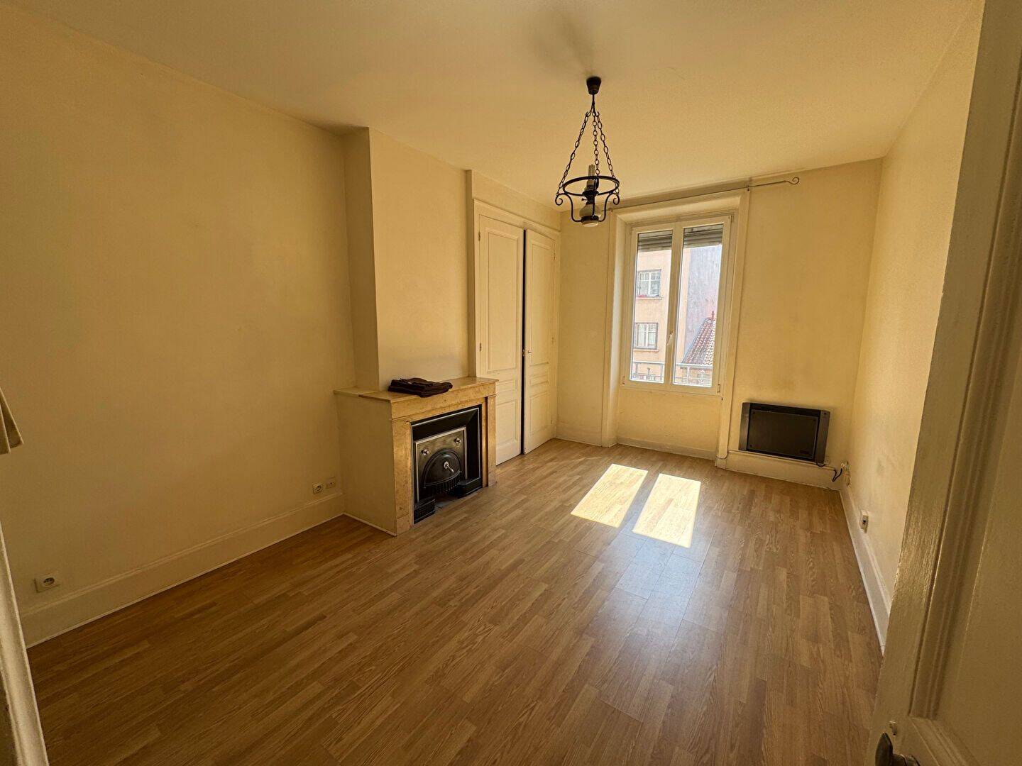 APPARTEMENT ANCIEN VILLEURBANNE - 1 pièce(s) + alcôve - 40 m2 — 1