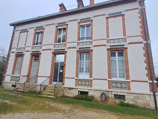 Appartement à louer 930 € 3 pièces 2 chambres 77 m² RDC Saint-Mammès 77670