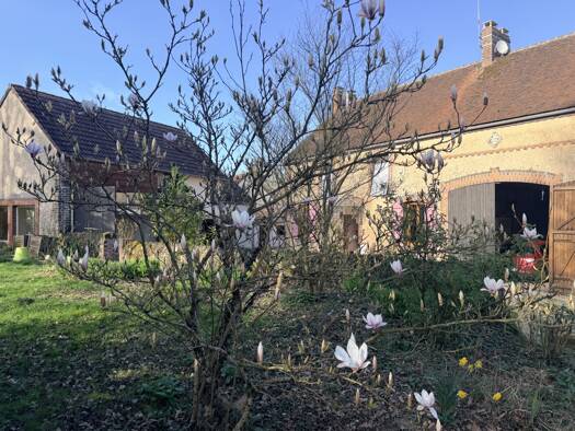 Ferme à vendre 192 000 € 4 pièces 1 chambre 78,5 m² 5 560 m² de terrain Les Ormes 89110