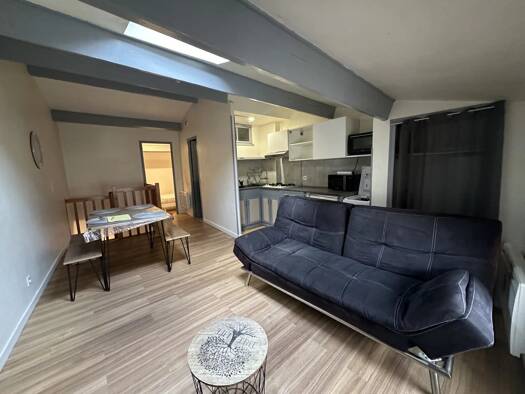 Appartement à louer 485 € 2 pièces 32 m² 1er étage Nans-les-Pins 83860