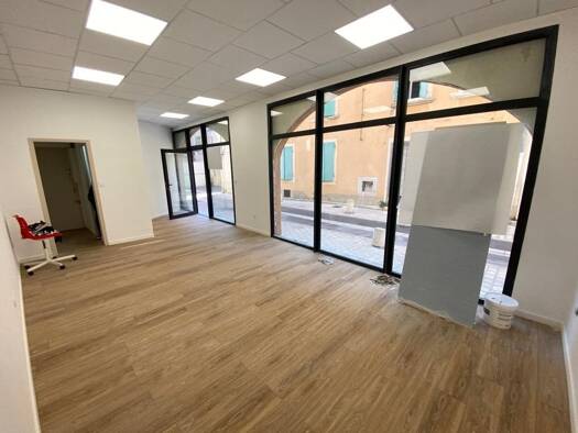 Local commercial à louer 390 € 33 m² de surface de vente Argensol Orange 84100