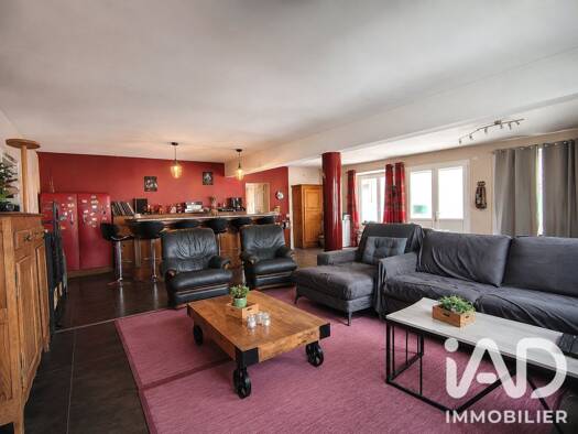 Maison à vendre 140 400 € 6 pièces 3 chambres 208 m² 19 m² de terrain Réparsac 16200