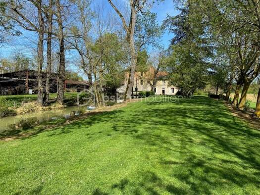Propriété à vendre 305 000 € 8 pièces 5 chambres 240 m² 66 240 m² de terrain Beaumont-de-Lomagne 82500