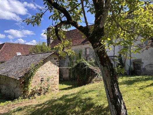 Maison à vendre 98 280 € 7 pièces 3 chambres 120 m² 1 770 m² de terrain Nonards 19120