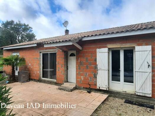 Maison de plain-pied à vendre 199 000 € 4 pièces 2 chambres 131 m² 8 277 m² de terrain Puycornet 82220