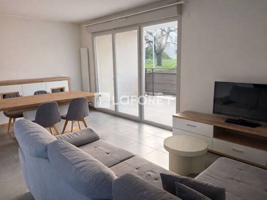 Appartement à louer 1 300 € 2 pièces 1 chambre 46 m² RDC/2 Vulbens 74520