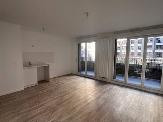 Appartement à louer 1 591 € 4 pièces 3 chambres 85 m² 1er étage Prefecture Bobigny 93000