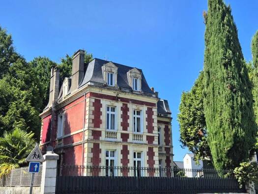 Maison à vendre 740 000 € 7 pièces 6 chambres 268 m² 1 616 m² de terrain Nay 64800