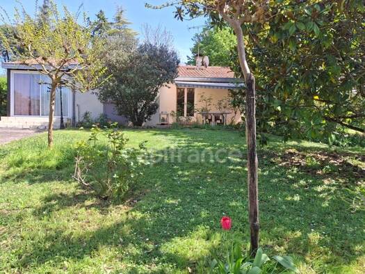 Maison de plain-pied à vendre 180 000 € 5 pièces 3 chambres 144 m² 3 583 m² de terrain Tombebœuf 47380