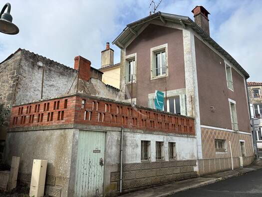 Maison à vendre 77 200 € 4 pièces 2 chambres 71 m² 77 m² de terrain L'Hermenault 85570