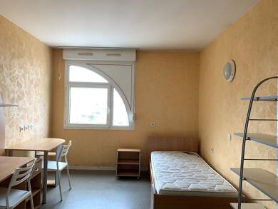 Appartement à louer 350 € 1 pièce 19 m² Dernier étage, Étage 3/3 Quetigny 21800