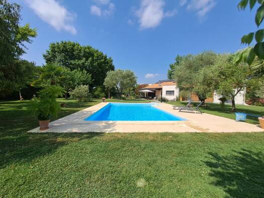 Maison de plain-pied à vendre 420 000 € 6 pièces 4 chambres 170 m² 3 206 m² de terrain Aiguillon 47190