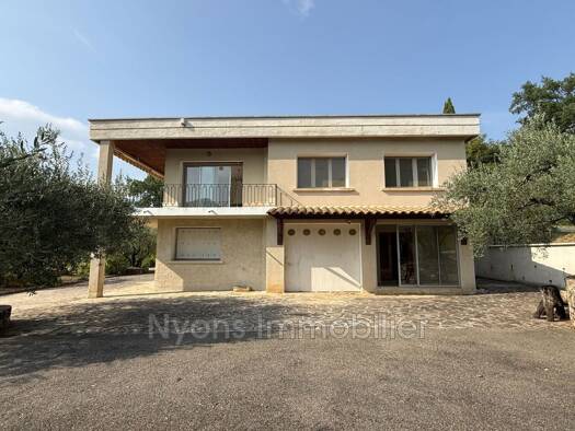Villa à vendre 590 000 € 1 pièce 4 chambres 130 m² 3 525 m² de terrain Nyons 26110