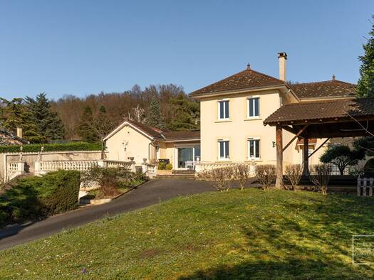 Maison à vendre 749 000 € 9 pièces 6 chambres 300 m² 1 533 m² de terrain Reyrieux 01600