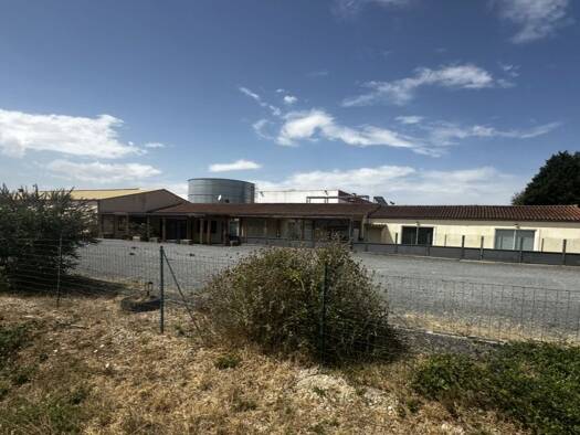 Espace bureau à vendre 300 000 € 355 m² de bureaux Dissay 86130