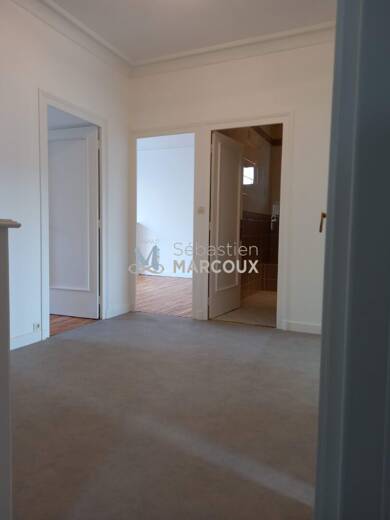 Appartement à louer 895 € 5 pièces 2 chambres 103 m² Étage 1/2 Saint Priest en Jarez 42270