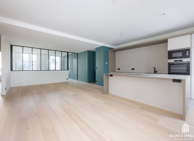 Appartement à vendre 995 600 € 4 pièces 3<br/>chambres 104 m²<br/>superficie 1er<br/>étage Dinard 35800