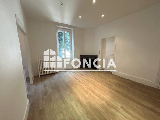 Appartement à louer 695 € 3 pièces 2 chambres 70,1 m² RDC Le Centre-Centre Ville Roanne 42300