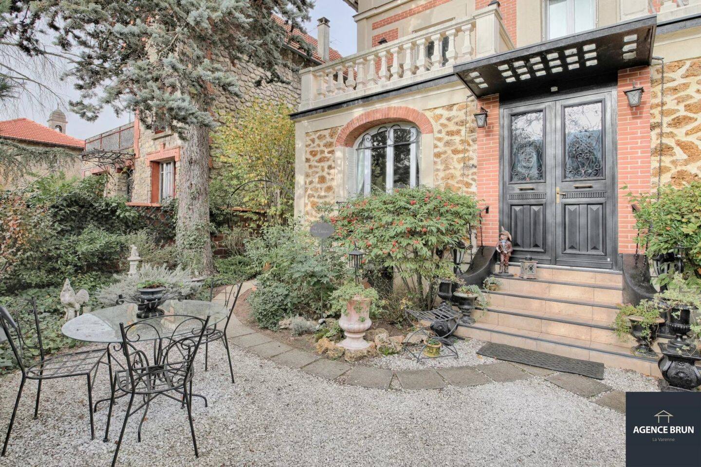 Maison à vendre, 185m², SAINT MAUR DES FOSSES