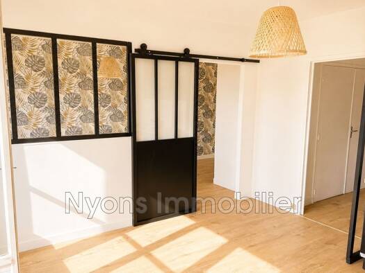 Appartement à vendre 129 000 € 2 pièces 1 chambre 32 m² Étage 3/3 Nyons 26110