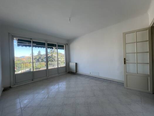 Appartement à louer 950 € 3 pièces 2 chambres 61,2 m² Étage 1/4 Aubagne 13400