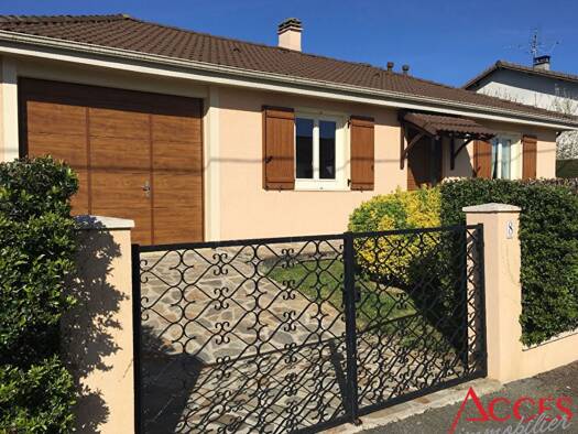 Maison de plain-pied à louer 670 € 3 pièces 2 chambres 76 m² 621 m² de terrain Saint Maurice les Brousse 87800