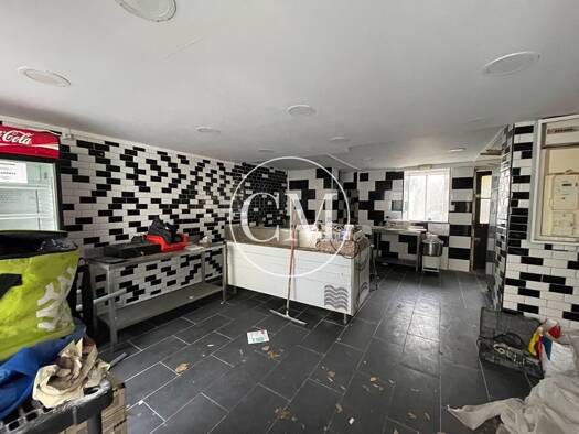 Local commercial à louer 1 550 € 40 m² de surface de vente Chantiers Versailles 78000