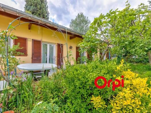 Maison de plain-pied à vendre 280 000 € 3 pièces 2 chambres 68 m² 364 m² de terrain Glaciere-Jomard Oullins-Pierre-Bénite 69600