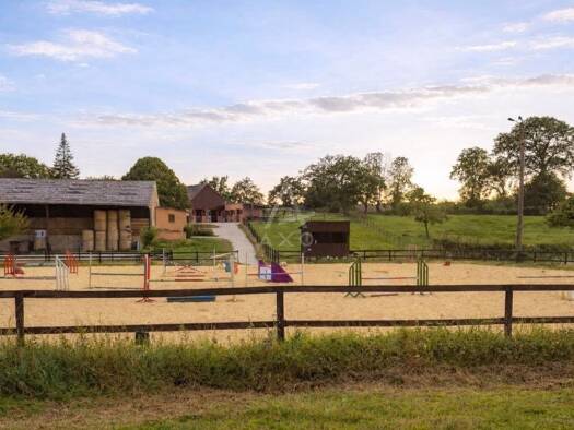 Ferme équestre à vendre 619 500 € 140 m² 130 000 m² de terrain Bellême 61130