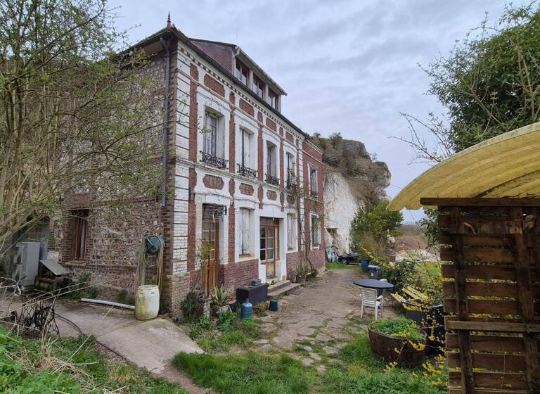 Maison à vendre 138 000 € 5 pièces 4<br/>chambres 153 m²<br/>superficie 2 000 m²<br/>terrain Les Roches-La Forêt Oissel 76350