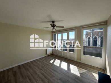 Appartement à louer 430 € 1 pièce 22,7 m² Dernier étage, Étage 6/6 Pomponne Montauban 82000