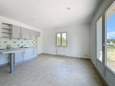 Appartement à louer 529 € 2 pièces 1 chambre 36 m² 1er étage Peripherie Roquemaure 30150