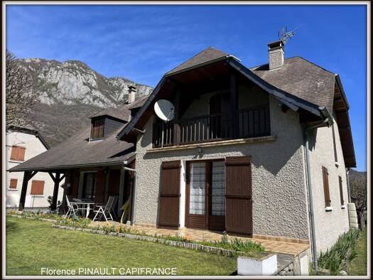 Maison à vendre 284 875 € 8 pièces 5 chambres 190 m² 1 014 m² de terrain Agos-Vidalos 65400